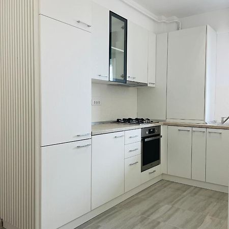 Q Royal Apartment - Palas Center Jászvásár Kültér fotó