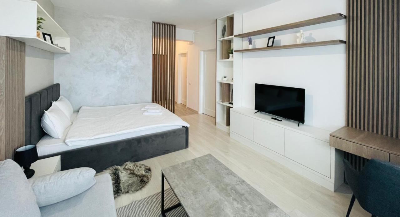 Q Royal Apartment - Palas Center Jászvásár Kültér fotó