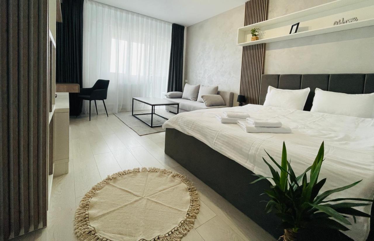 Q Royal Apartment - Palas Center Jászvásár Kültér fotó