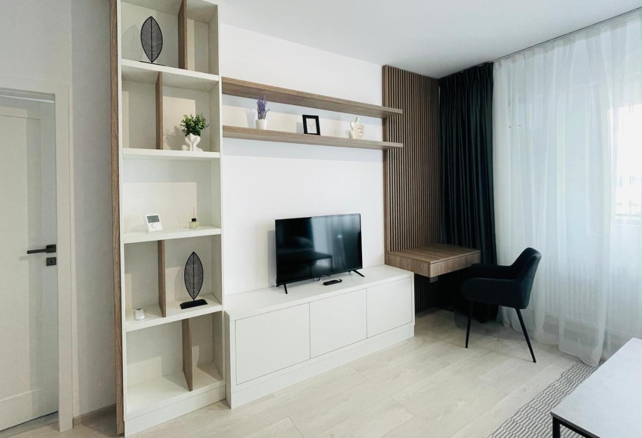 Q Royal Apartment - Palas Center Jászvásár Kültér fotó
