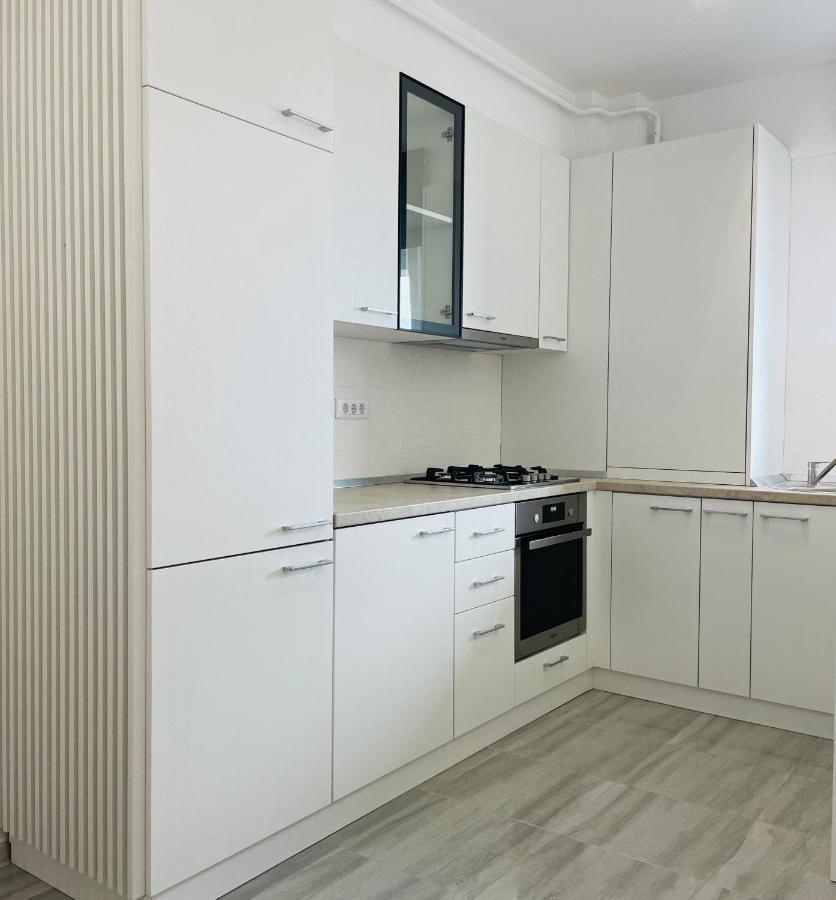Q Royal Apartment - Palas Center Jászvásár Kültér fotó